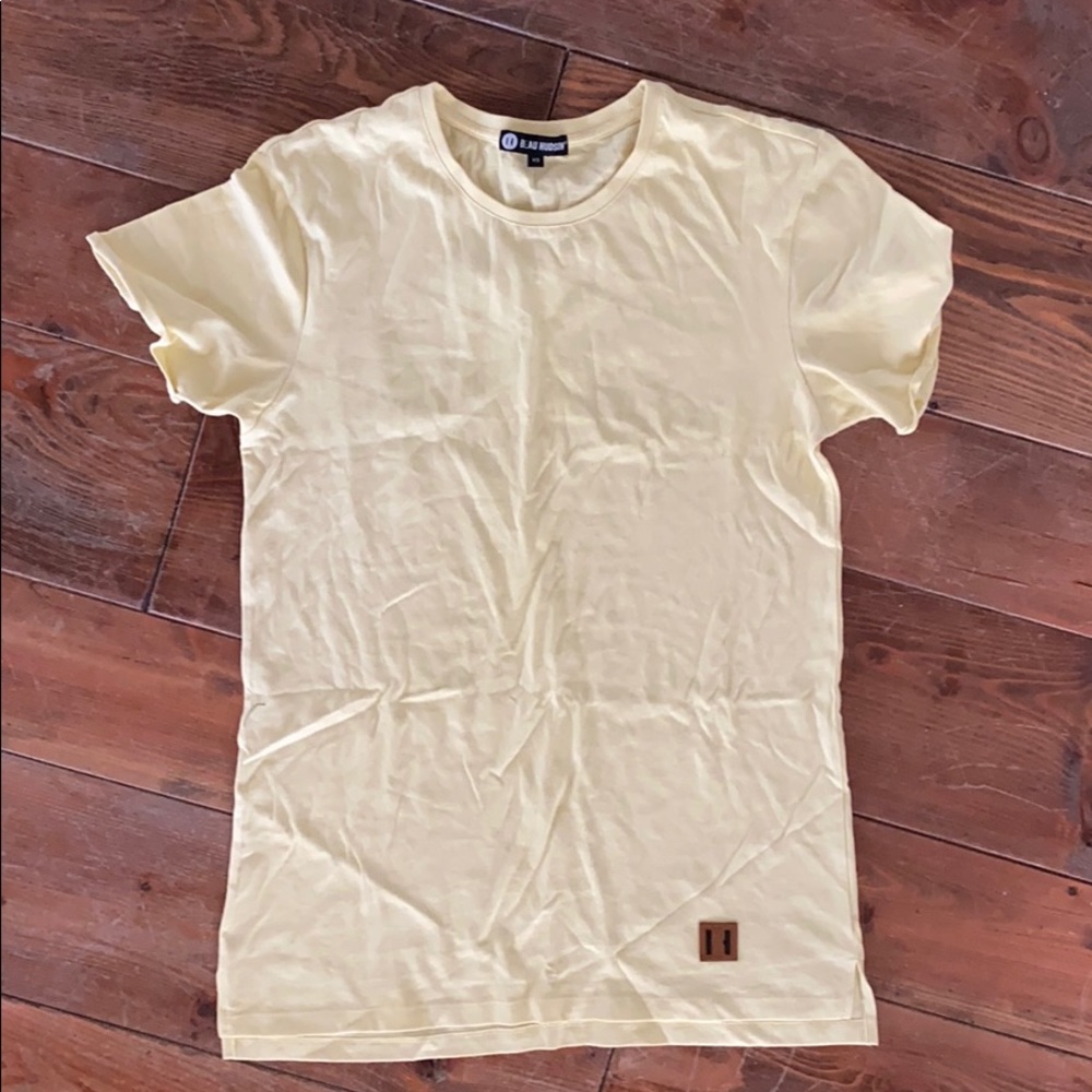 Beau Hudson women’s tee light yellow